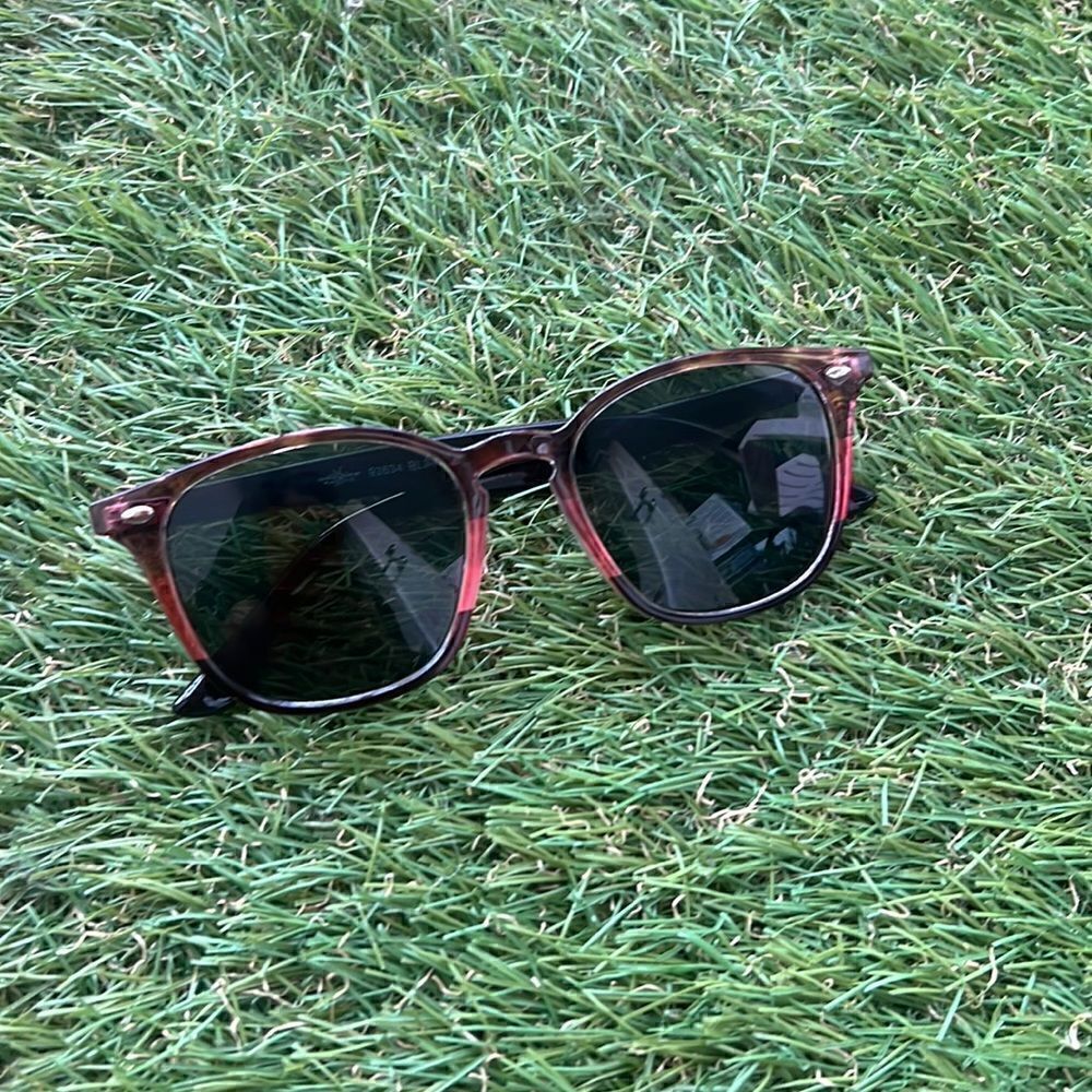 Maroon - Tortise Black Frames - Sunglasses LIKE NEW -